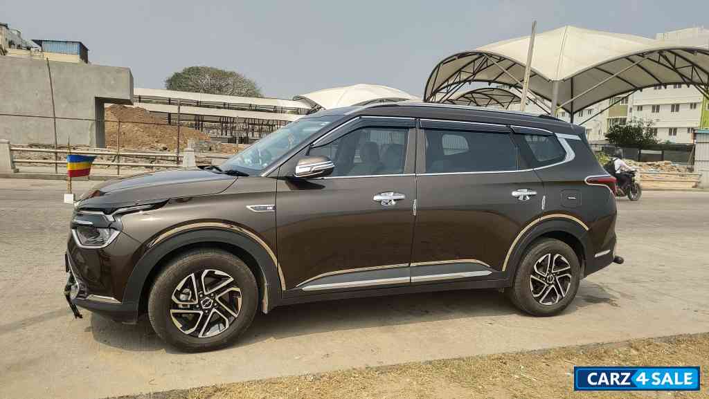 Moss Brown Kia Carens Manual