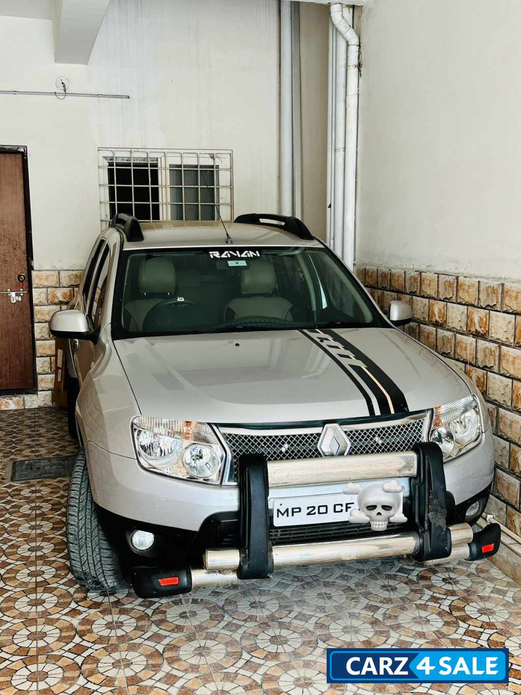 Silver Renault Duster RXL (O) 85PS