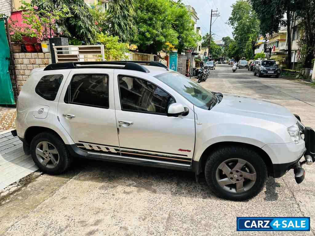 Silver Renault Duster RXL (O) 85PS