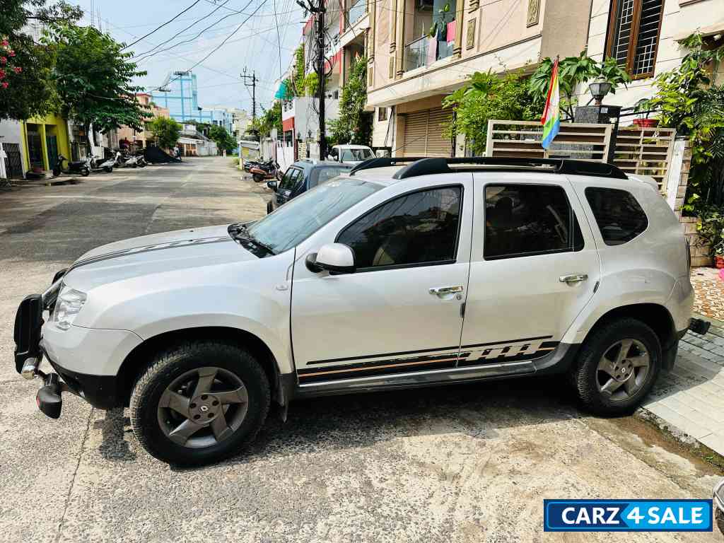 Silver Renault Duster RXL (O) 85PS