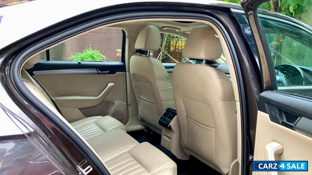 Magnetic Brown Metal Skoda Superb Style MT