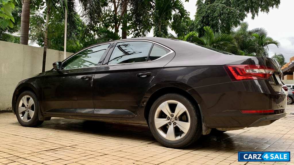 Magnetic Brown Metal Skoda Superb Style MT