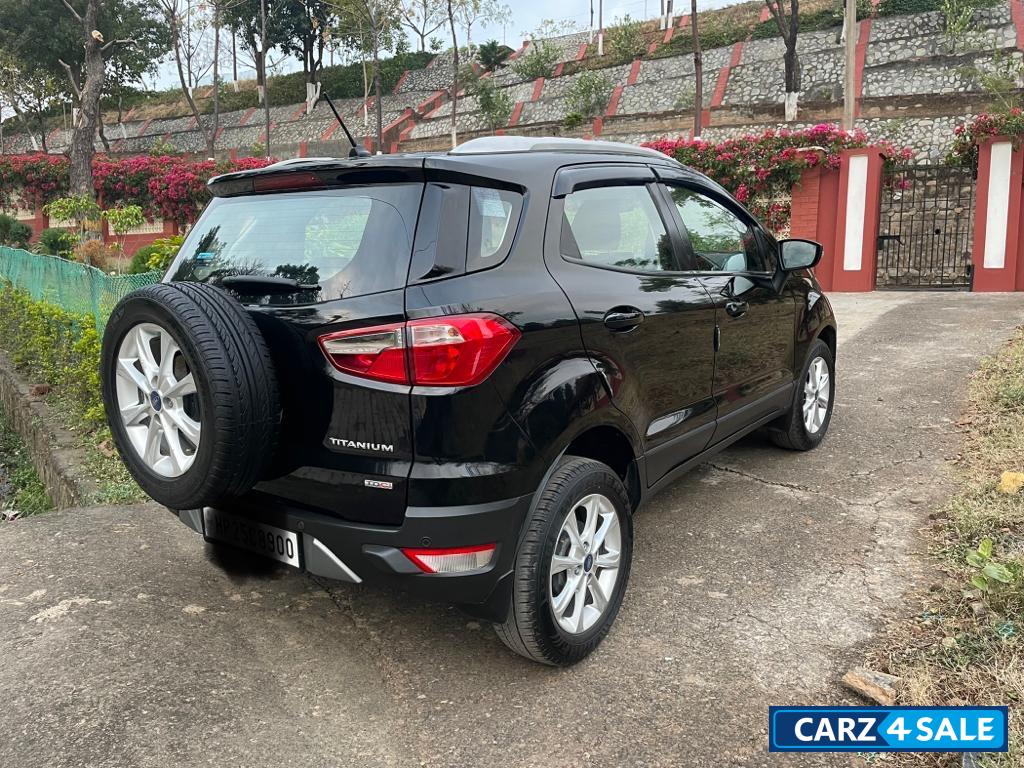 Black Ford Ecosport Titanium
