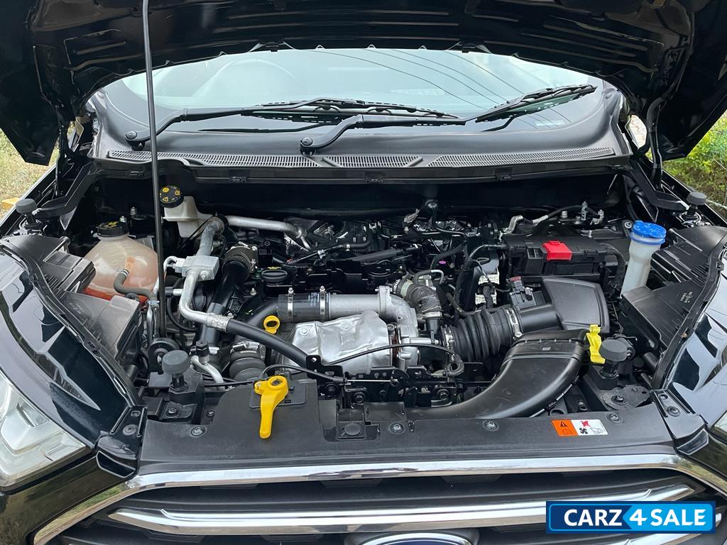 Black Ford Ecosport Titanium