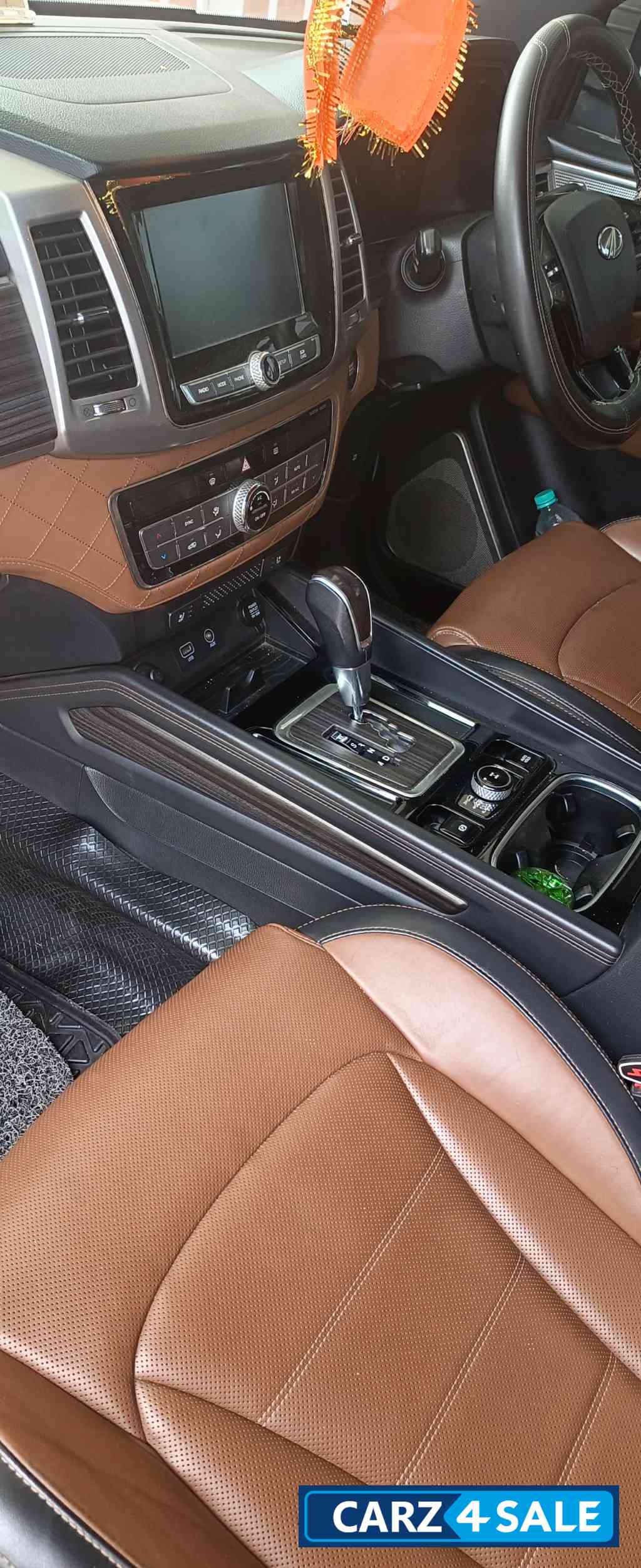 Pearl White Mahindra Alturas G4