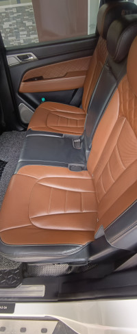 Pearl White Mahindra Alturas G4