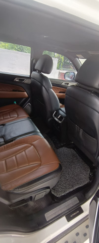 Pearl White Mahindra Alturas G4