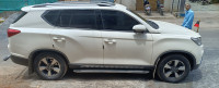 Pearl White Mahindra Alturas G4
