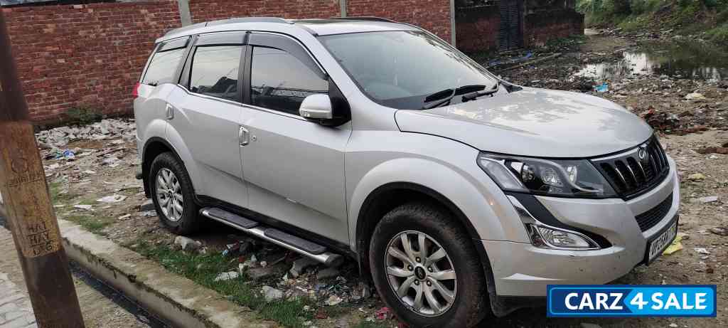 Silver Mahindra XUV 500 W 10