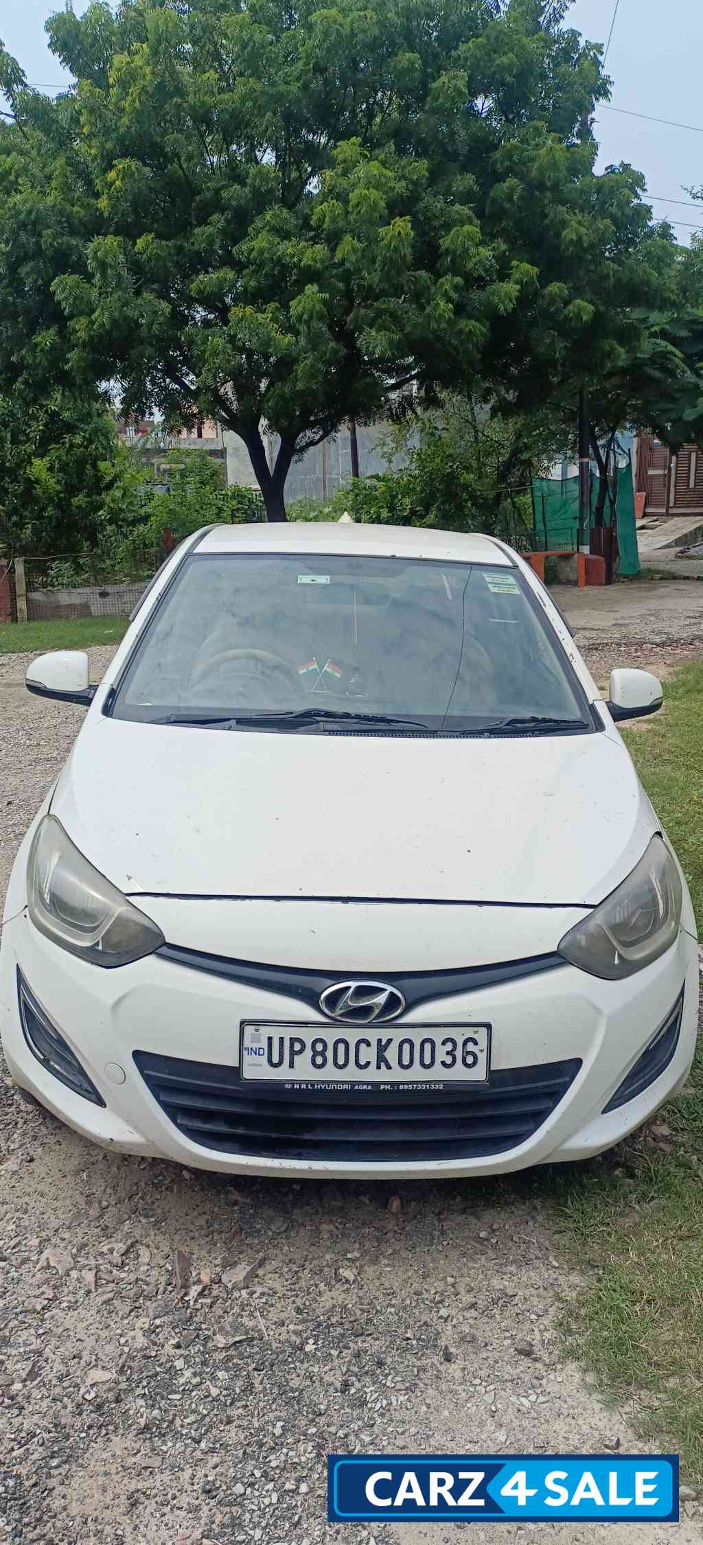 White Hyundai i20
