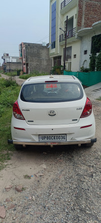 White Hyundai i20