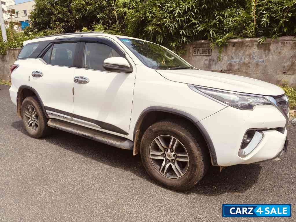 White Toyota Fortuner 4*2 automatic