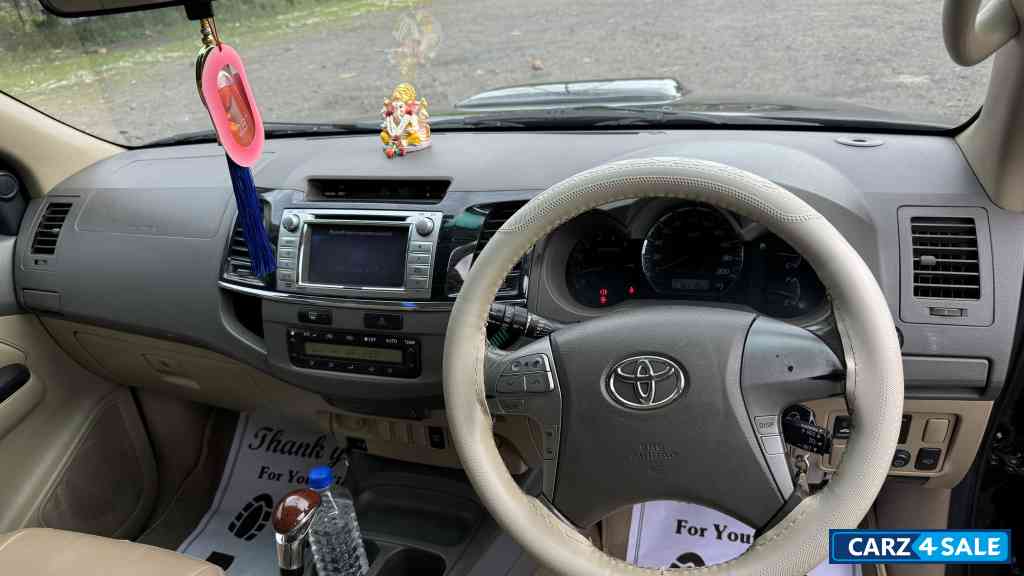 Toyota Fortuner 4x2 AT