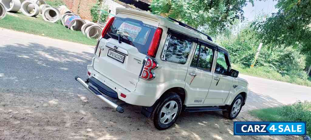 Mahindra Scorpio S7