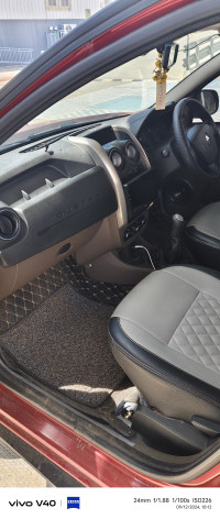 Red Renault Duster RXE