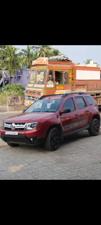 Red Renault Duster RXE