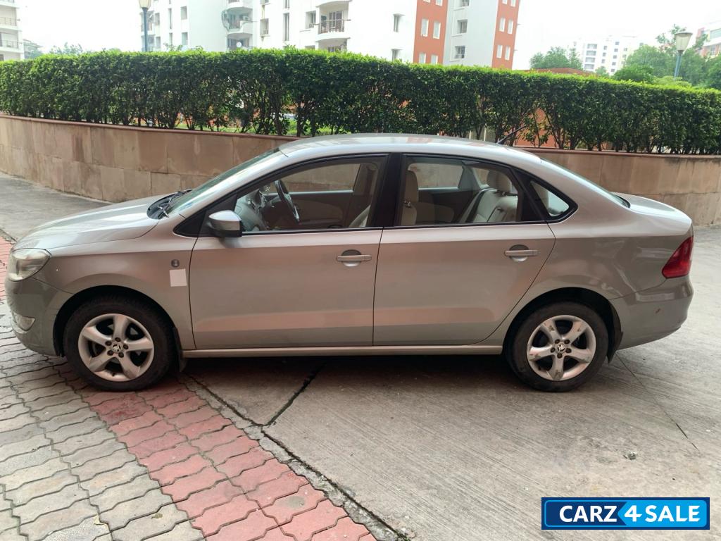 Skoda Rapid 1.6L Elegance Plus MT