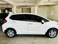 Pearl White Honda Jazz VXi