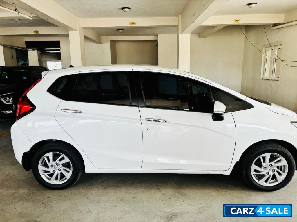 Pearl White Honda Jazz VXi