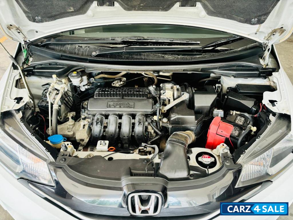 Pearl White Honda Jazz VXi