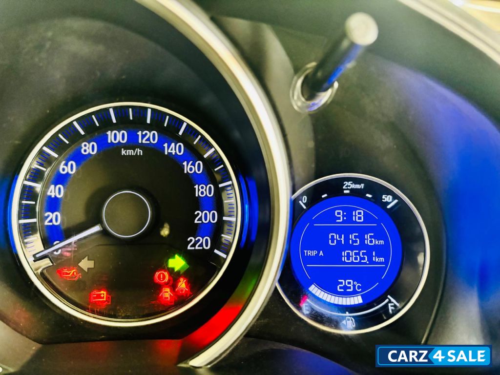 Pearl White Honda Jazz VXi