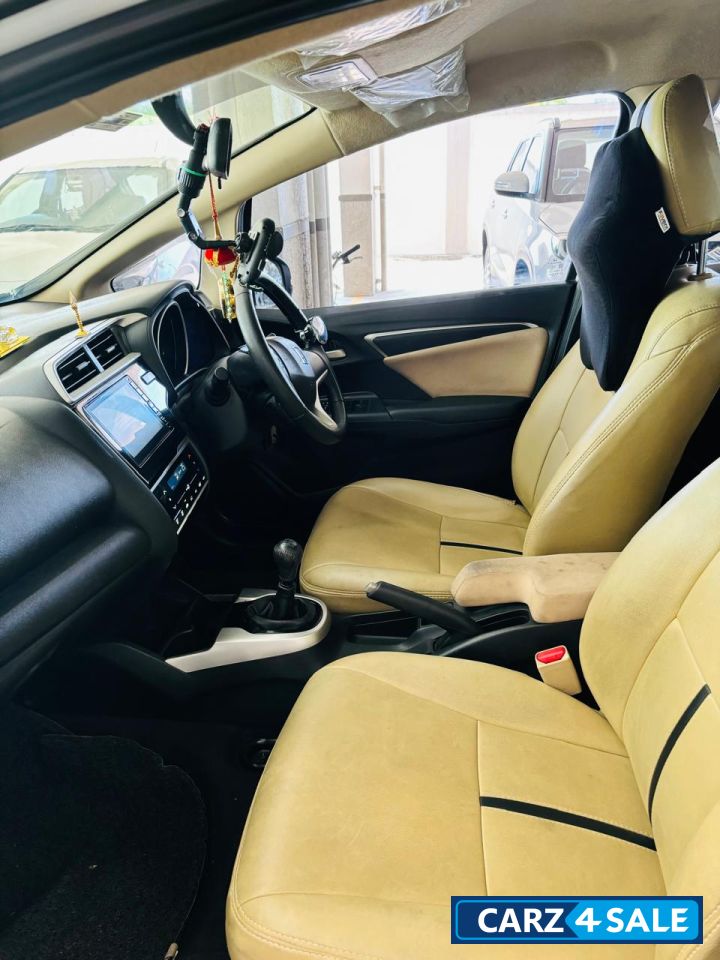 Pearl White Honda Jazz VXi