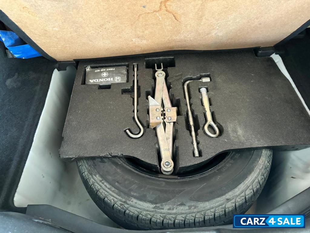 Pearl White Honda Jazz VXi