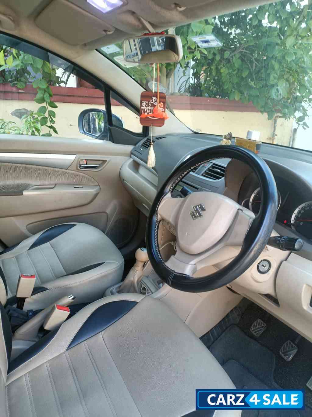 White Maruti Suzuki Ertiga VDI