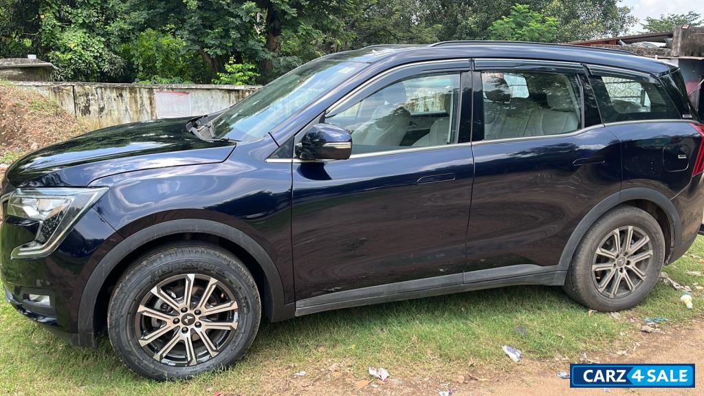 Mahindra XUV700 AX7 DL MT