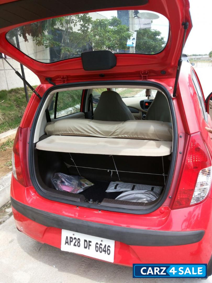 Red Hyundai 1.2 Magna