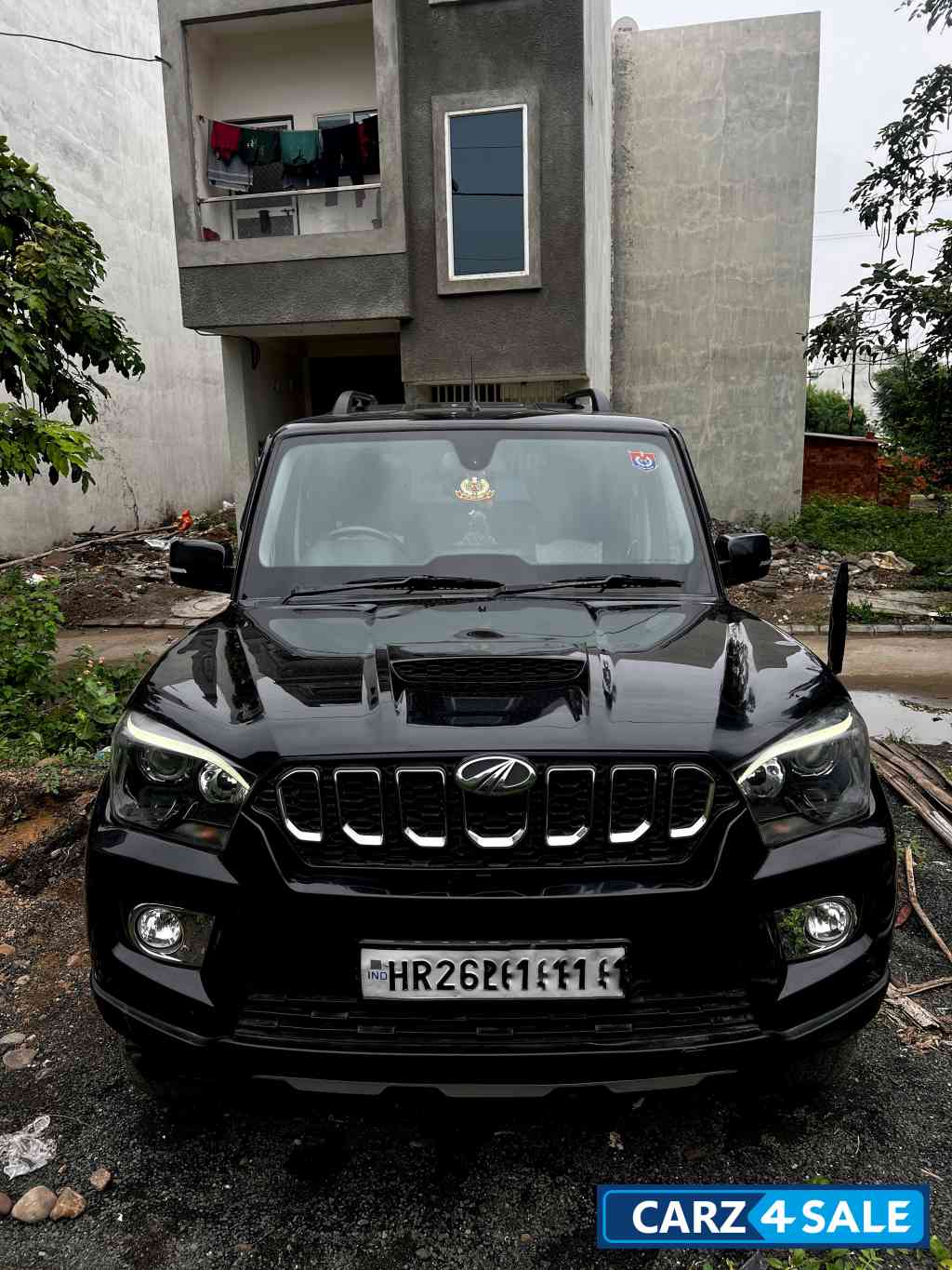 Mahindra Scorpio S11