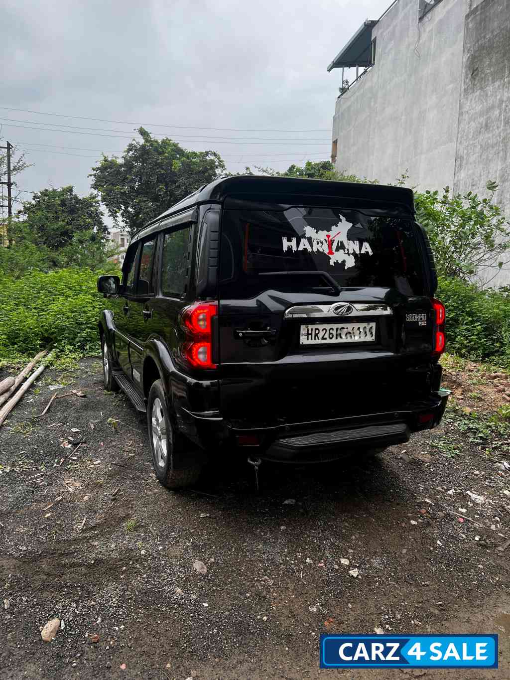 Mahindra Scorpio S11