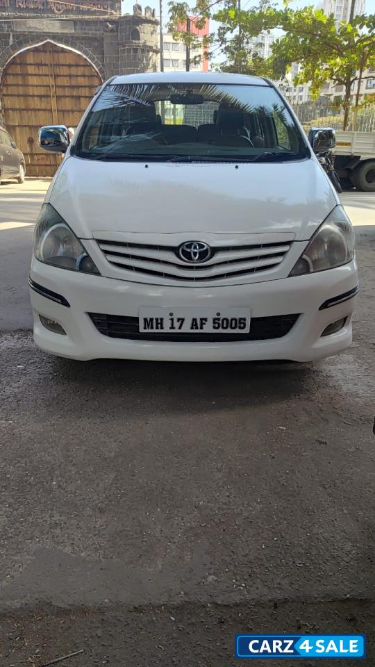 White Toyota Innova 2.5