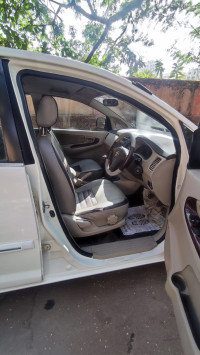 White Toyota Innova 2.5
