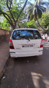 White Toyota Innova 2.5