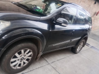 Black Mahindra XUV 500 W10