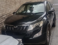 Black Mahindra XUV 500 W10