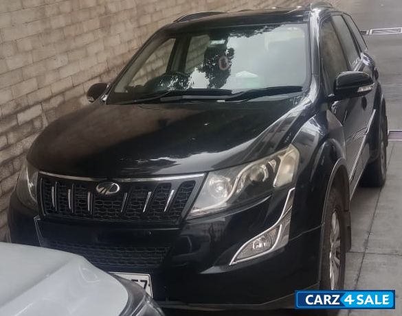 Black Mahindra XUV 500 W10