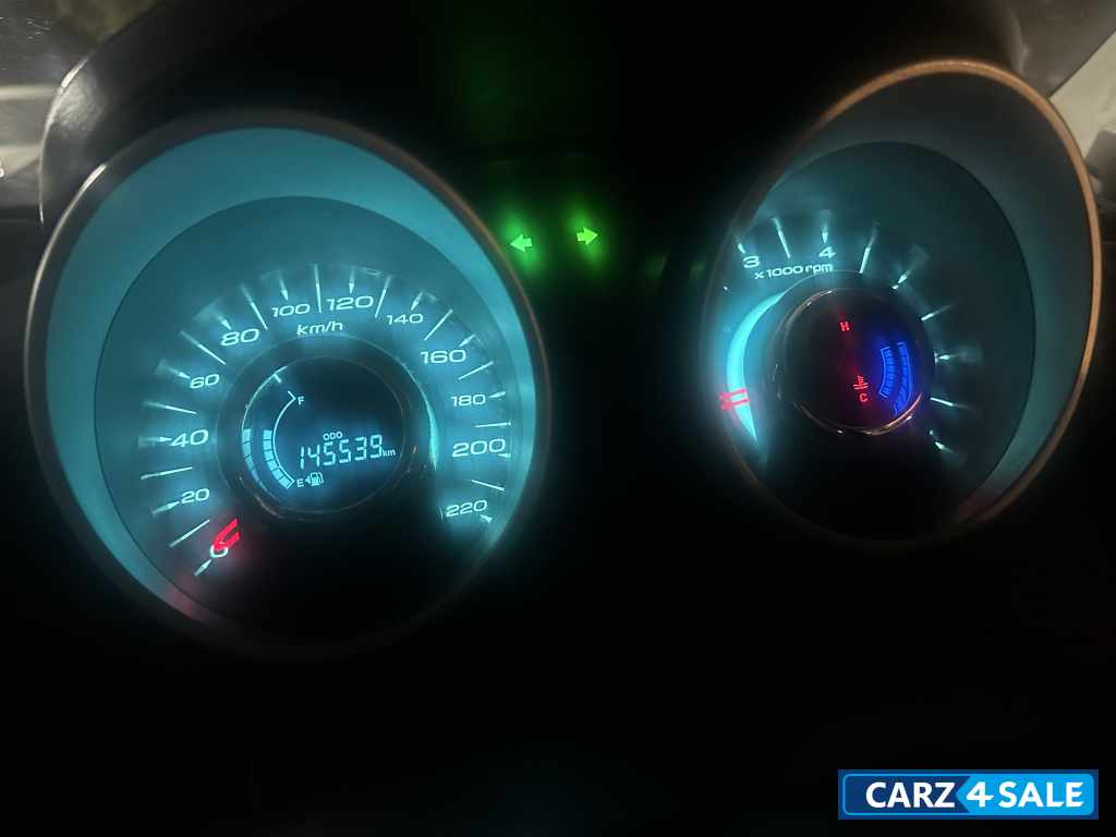 Black Mahindra XUV 500 W10