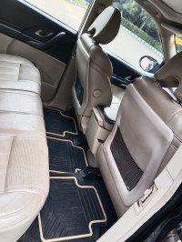 Black Mahindra XUV 500 W10