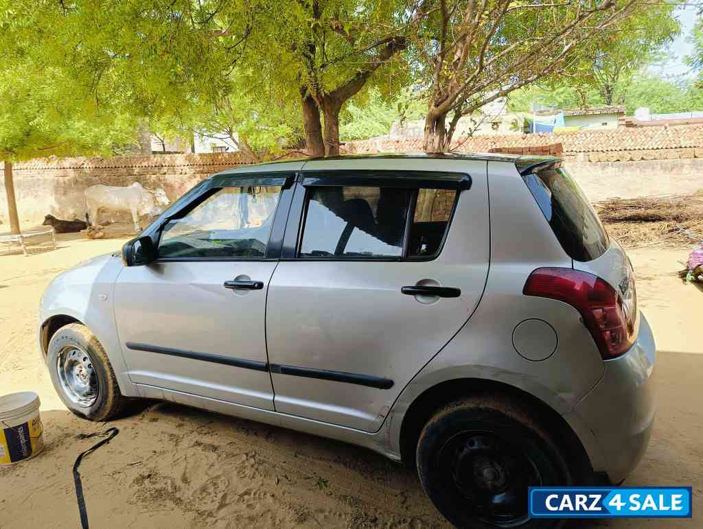 Maruti Suzuki Swift Vxi