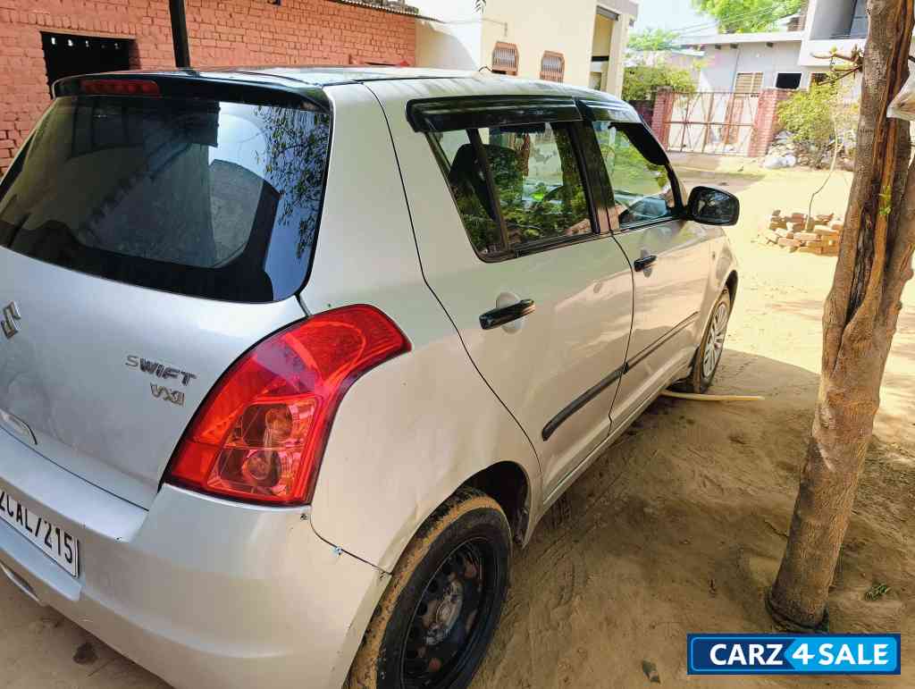 Maruti Suzuki Swift Vxi