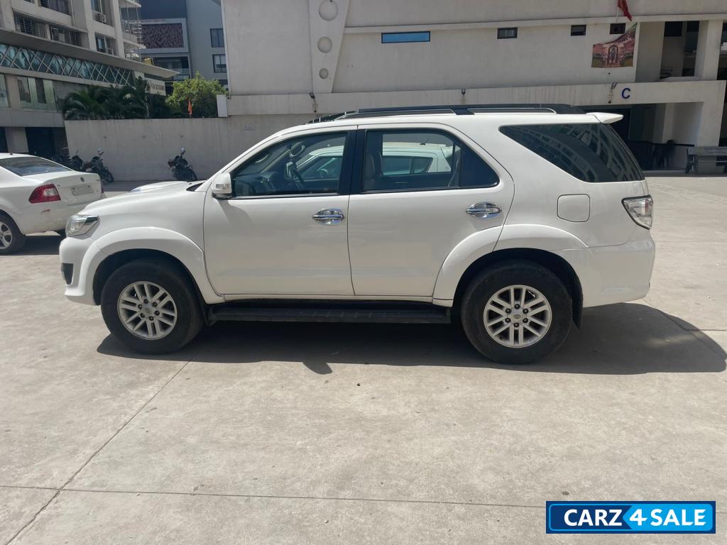 White Toyota Fortuner 3.0 AOUTOMATIC