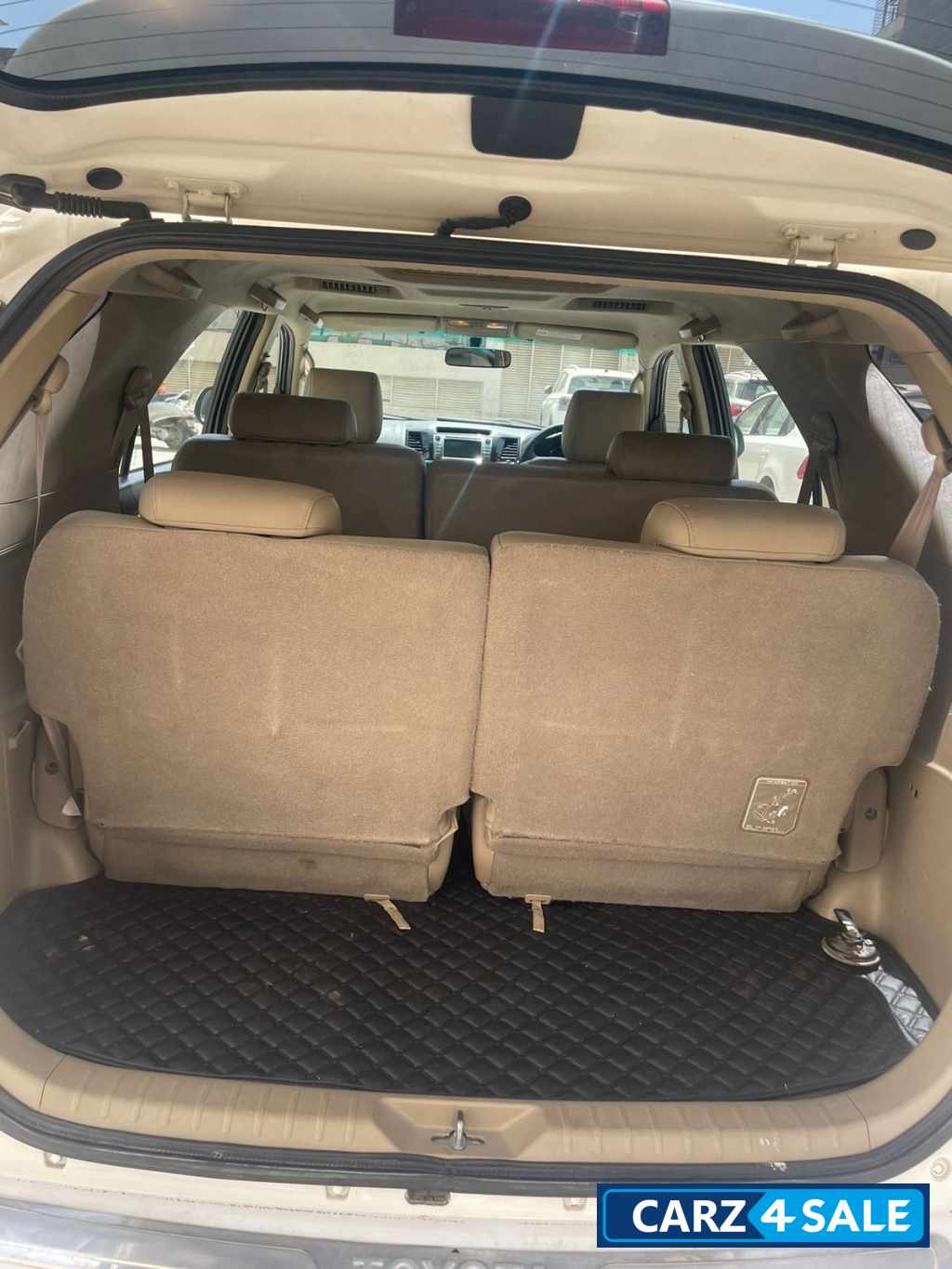 White Toyota Fortuner 3.0 AOUTOMATIC