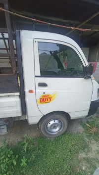 White Mahindra