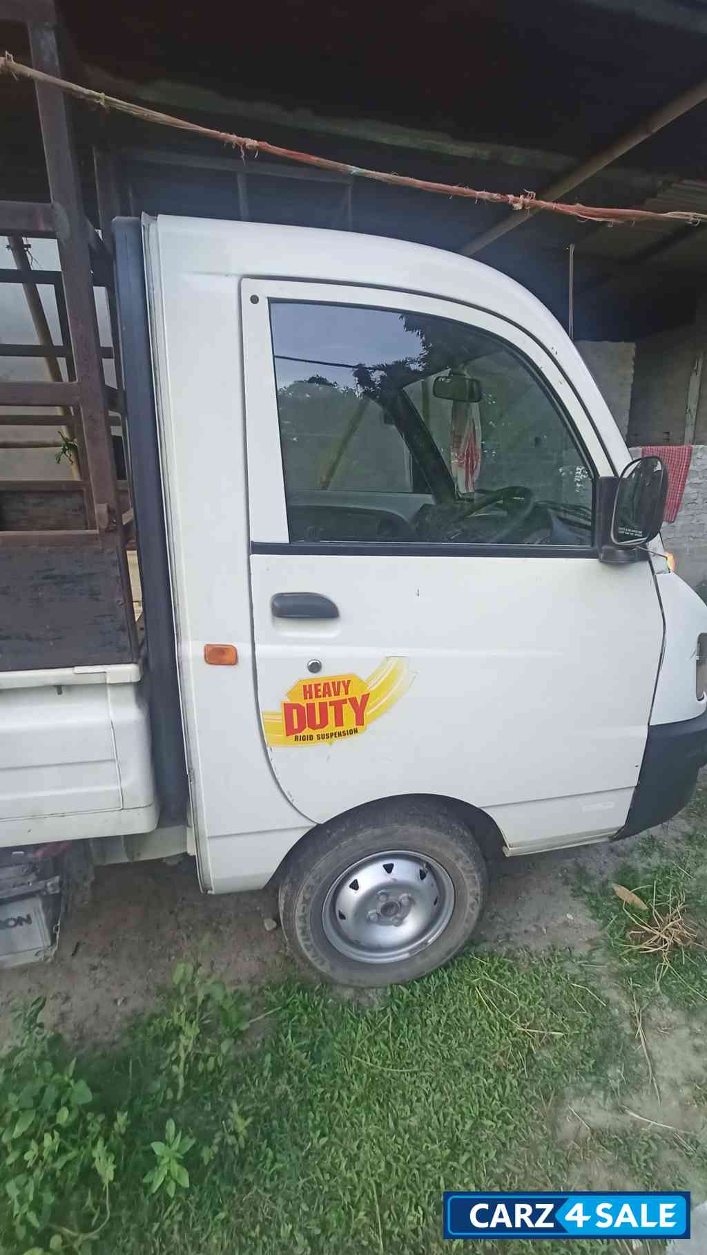 White Mahindra