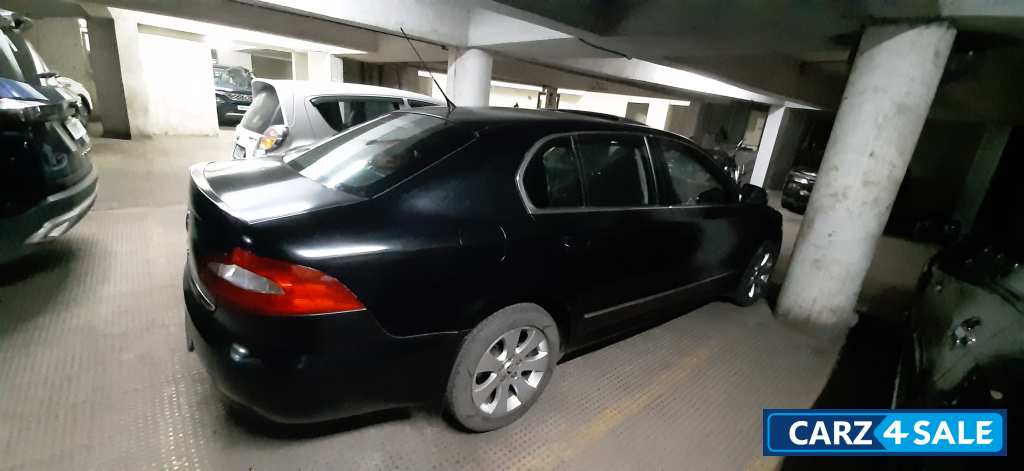 Matt Black Skoda Superb 1.8 TSI Elegance