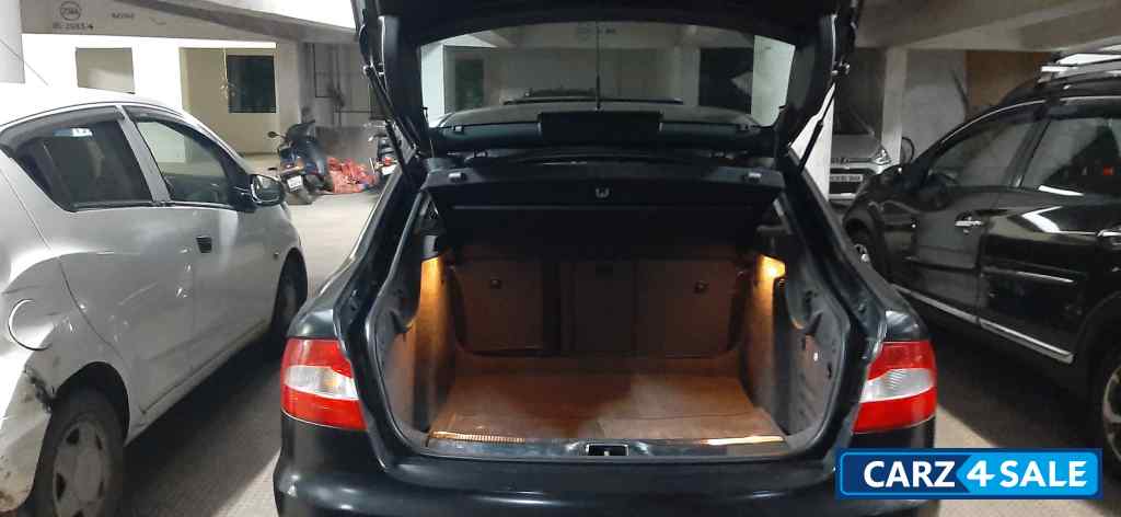 Matt Black Skoda Superb 1.8 TSI Elegance