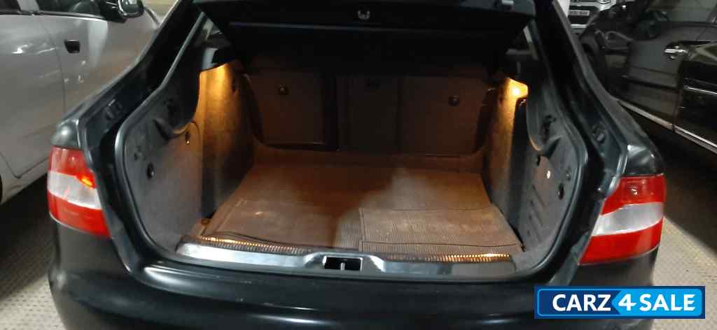 Matt Black Skoda Superb 1.8 TSI Elegance