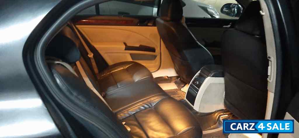 Matt Black Skoda Superb 1.8 TSI Elegance